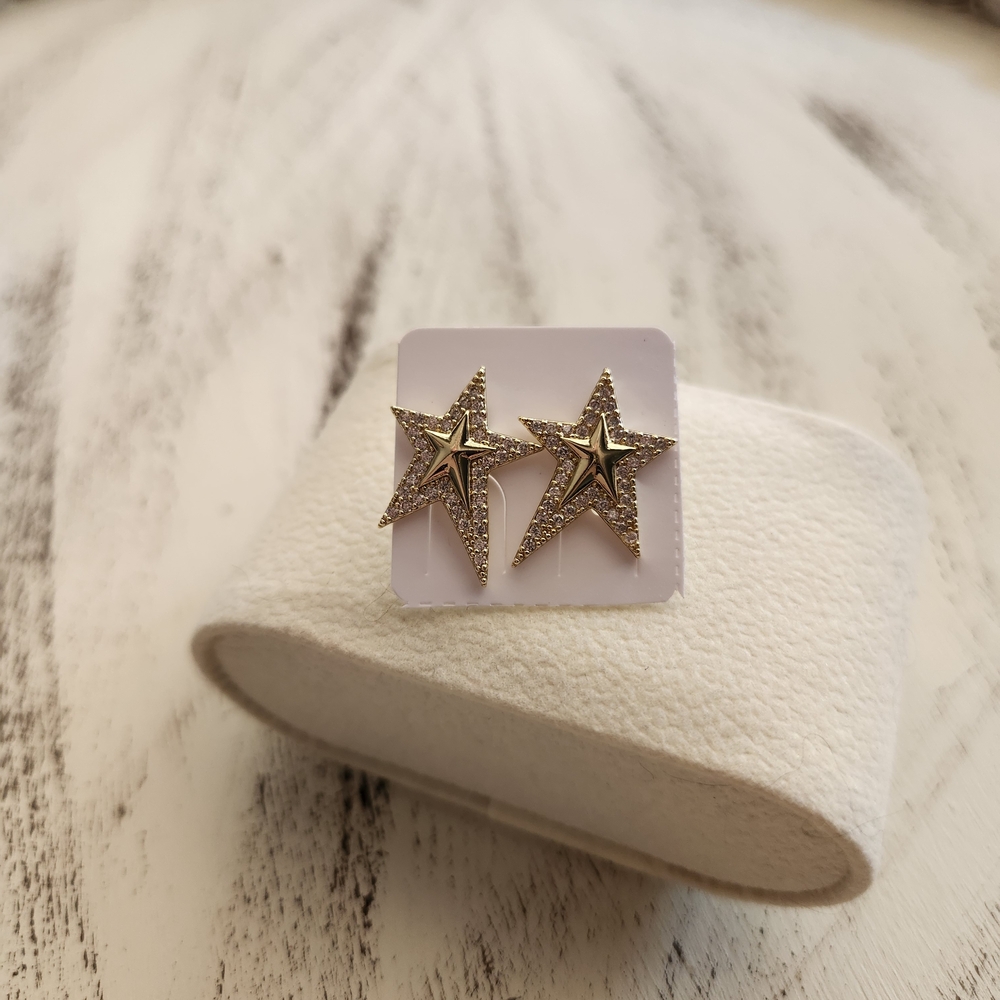 Pretty Bird Gold Star Earrings